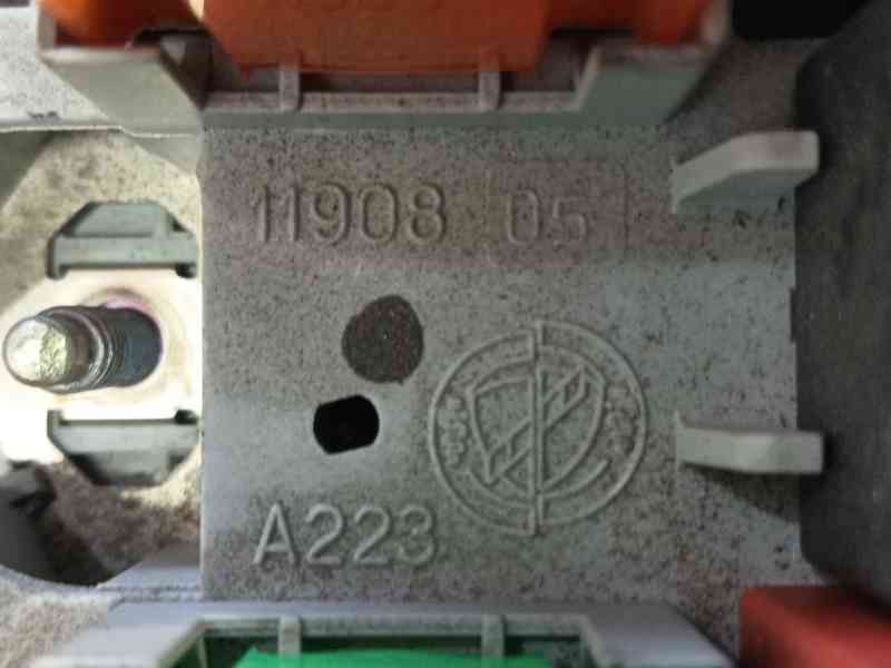 Recambio de caja fusibles delantera para lancia musa (350_) 1.4 (350.axf1a) referencia OEM IAM   