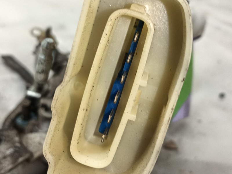 Recambio de cerradura puerta delantera derecha para toyota yaris (_p1_) 1.4 d-4d (nlp10_) referencia OEM IAM 6931052300  