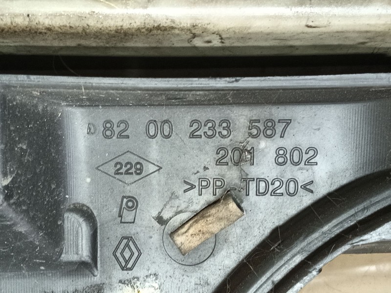 Recambio de rejilla delantera para nissan interstar autobús (x70) dci 115 referencia OEM IAM 6231400QAA  