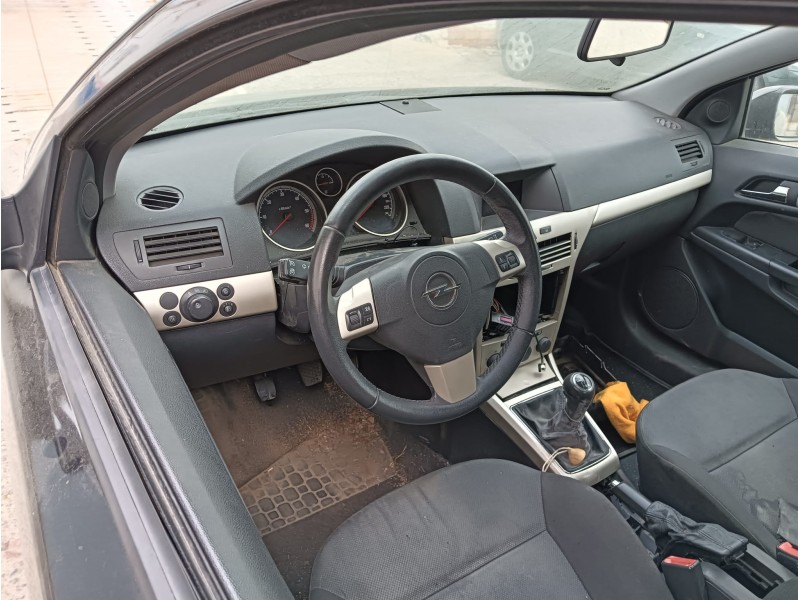 opel astra h gtc (a04) del año 2006