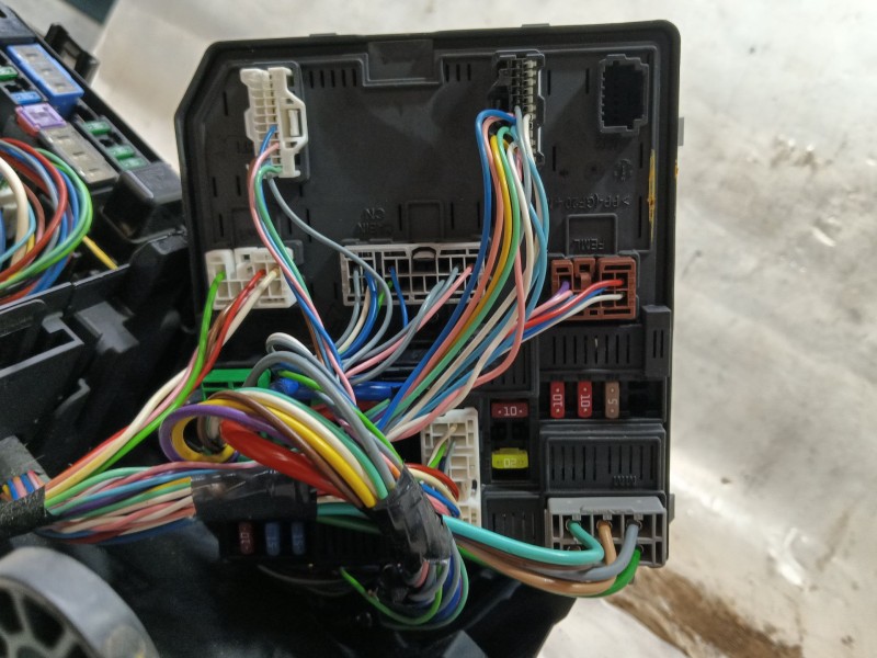 Recambio de caja fusibles delantera para nissan qashqai ii (j11, j11_) 1.3 dig-t referencia OEM IAM   