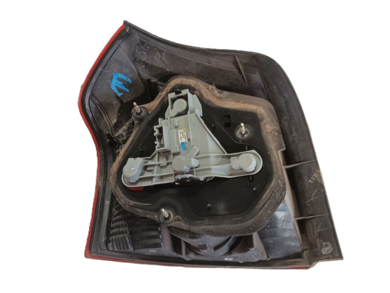 Recambio de piloto trasero derecho para toyota corolla (_e12_) 1.4 d (nde120_) referencia OEM IAM 8155102150 / VERE3282  