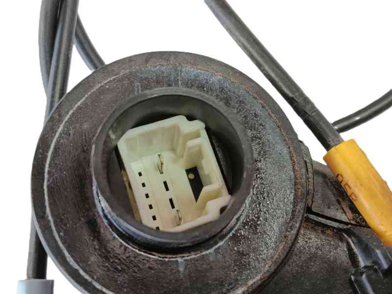 Recambio de cerradura puerta trasera derecha para toyota corolla (_e12_) 1.4 d (nde120_) referencia OEM IAM 6933002081  