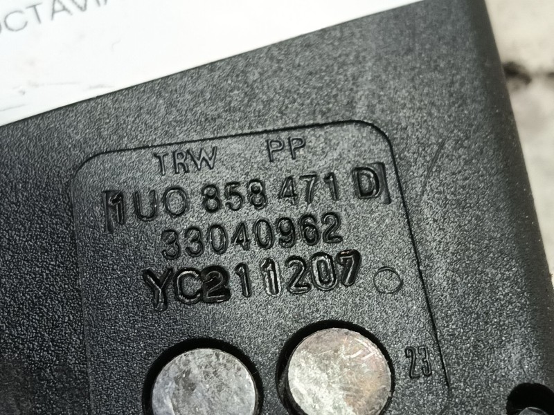 Recambio de enganche cinturon delantero izquierdo para skoda octavia berlina (1u2) tour referencia OEM IAM 1U0858471D 33040965 