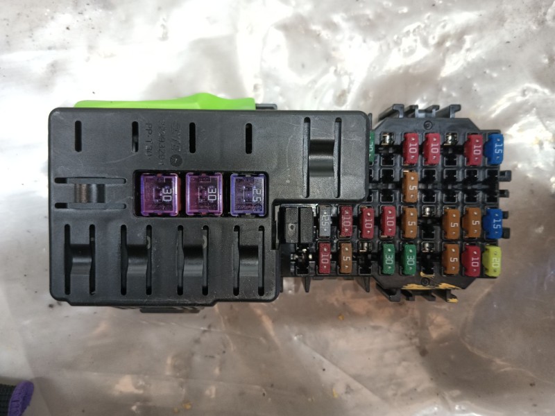 Recambio de caja reles / fusibles para mg zs suv (azs1) 1.0 t-gdi referencia OEM IAM   