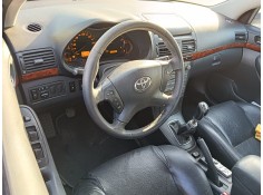 toyota avensis (_t25_) del año 2004 2