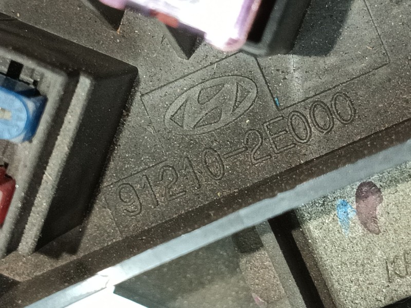 Recambio de caja fusibles delantera para hyundai tucson (jm) 2.0 crdi referencia OEM IAM   