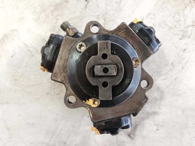 Recambio de bomba combustible para mercedes-benz clase c (w203) c 220 cdi (203.006) referencia OEM IAM 6110900350  