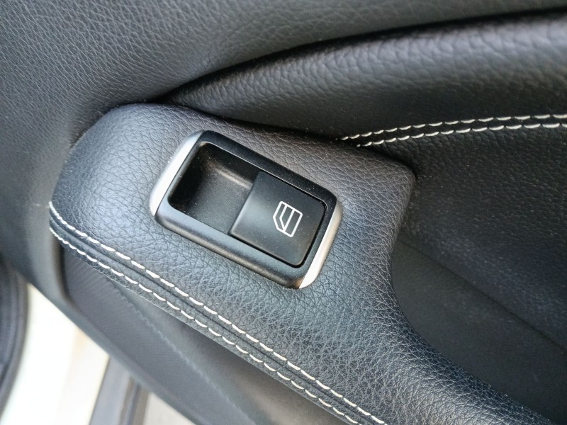 Recambio de mando elevalunas trasero derecho para mercedes-benz clase gla (x156) gla 220 d (156.903) referencia OEM IAM 29290548