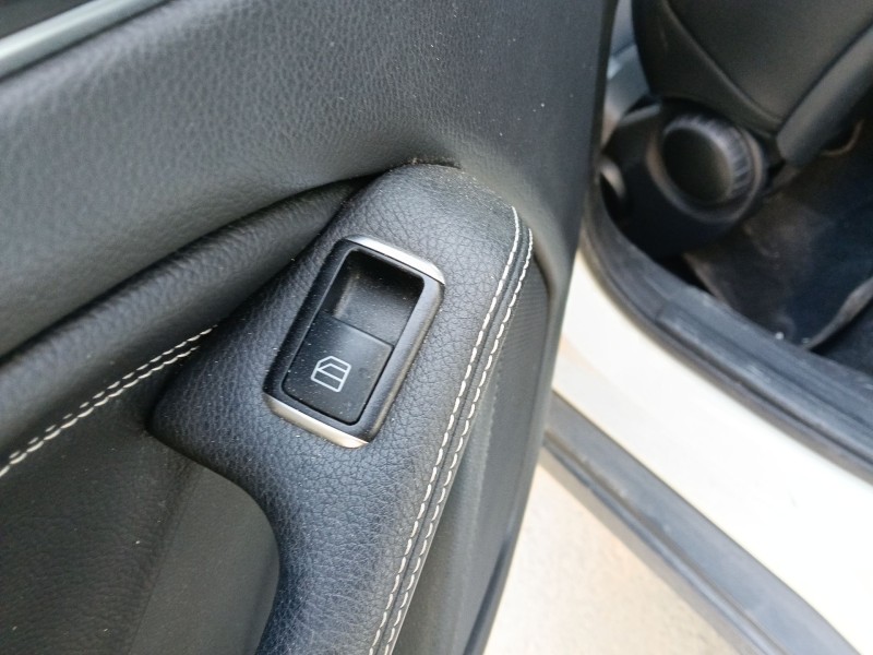 Recambio de mando elevalunas trasero izquierdo para mercedes-benz clase gla (x156) gla 220 d (156.903) referencia OEM IAM 292905