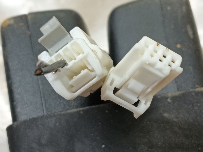 Recambio de enganche cinturon trasero derecho para nissan qashqai ii (j11, j11_) 1.3 dig-t referencia OEM IAM 888524EA5A  