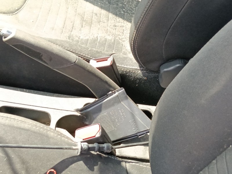 Recambio de enganche cinturon delantero izquierdo para renault clio iv (bh_) 1.5 dci 90 referencia OEM IAM   