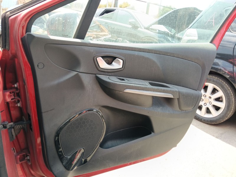 Recambio de guarnecido puerta delantera derecha para renault clio iv (bh_) 1.5 dci 90 referencia OEM IAM   