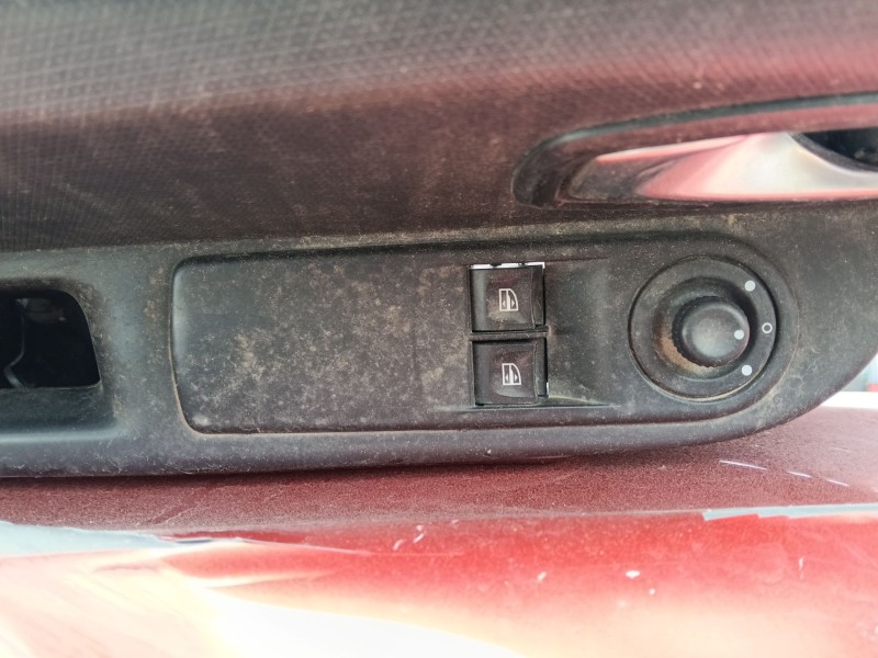 Recambio de mando elevalunas delantero izquierdo para renault clio iv (bh_) 1.5 dci 90 referencia OEM IAM 254112588R  