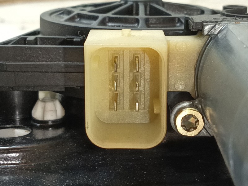 Recambio de elevalunas trasero derecho para mercedes-benz clase c (w203) c 220 cdi (203.006) referencia OEM IAM 2037300446  