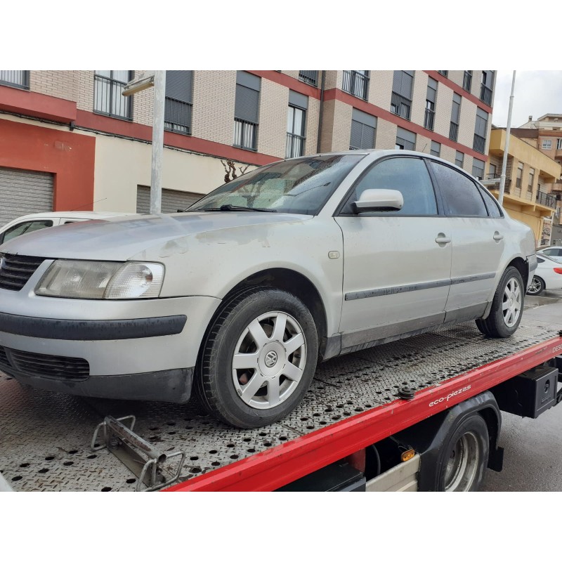 VOLKSWAGEN PASSAT BERLINA (3B2)