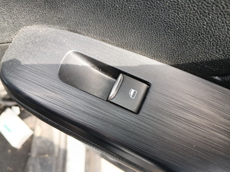 Recambio de mando elevalunas trasero derecho para ford kuga iii (dfk) 2.5 fhev referencia OEM IAM 2413177  