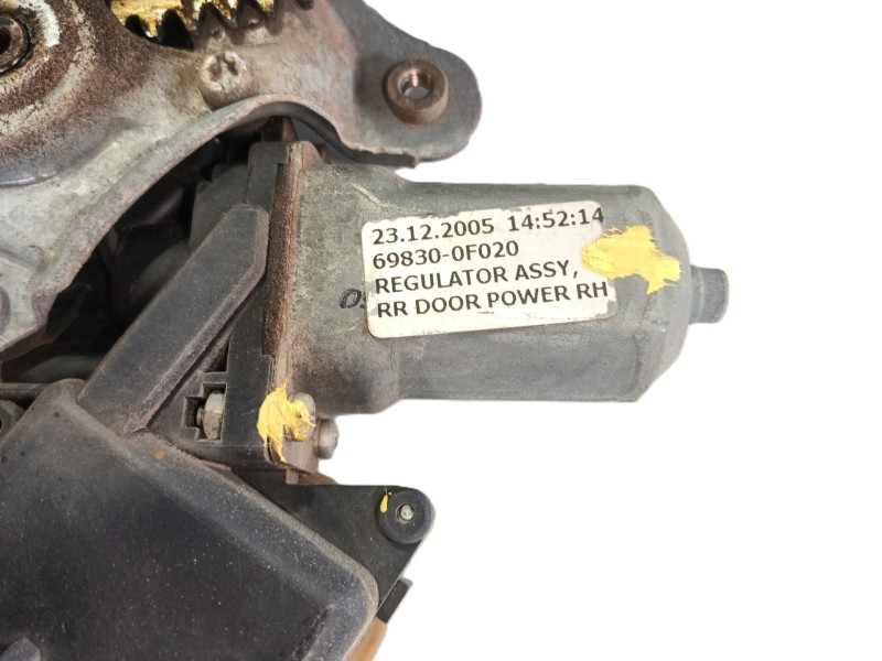 Recambio de elevalunas trasero derecho para toyota corolla verso (zer_, zze12_, r1_) 2.2 d-4d (aur10_) referencia OEM IAM 698300