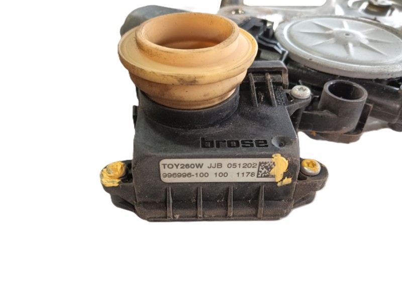 Recambio de elevalunas trasero derecho para toyota corolla verso (zer_, zze12_, r1_) 2.2 d-4d (aur10_) referencia OEM IAM 698300