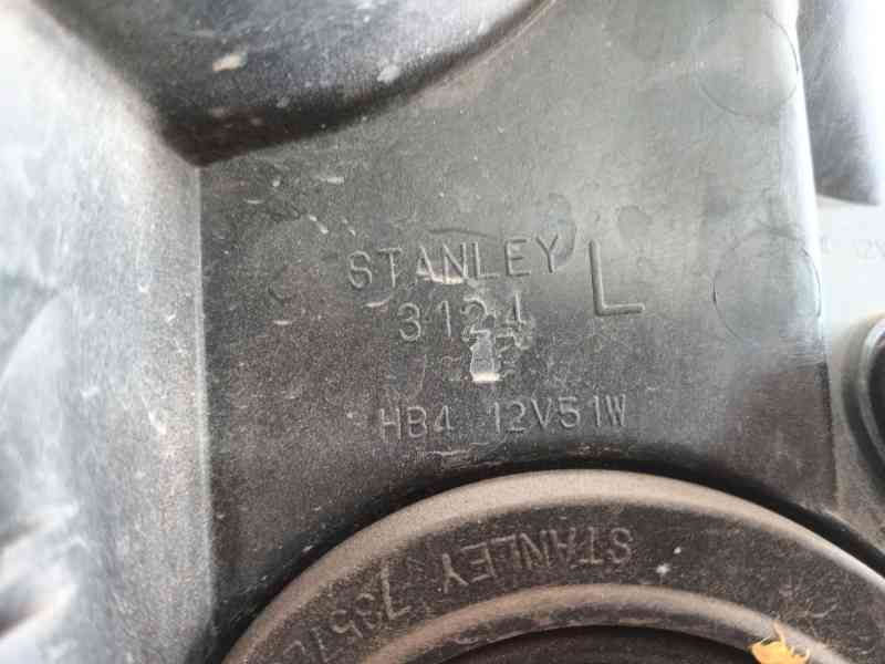 Recambio de faro izquierdo para toyota corolla verso (zer_, zze12_, r1_) 2.2 d-4d (aur10_) referencia OEM IAM 811700F010  