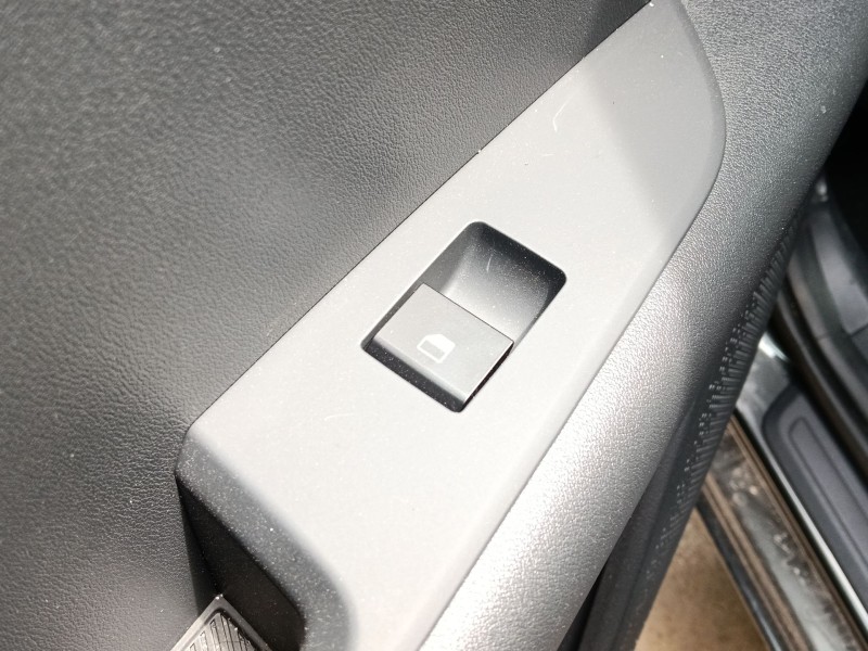Recambio de mando elevalunas trasero izquierdo para kia niro ii (sg2) 1.6 gdi plug-in hybrd referencia OEM IAM   