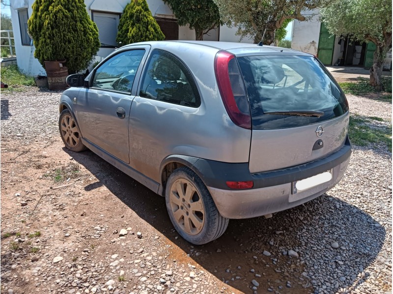 opel corsa c (x01) del año 2002