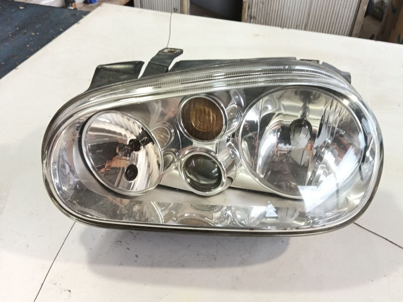 Recambio de faro izquierdo para volkswagen golf iv (1j1) 1.9 tdi referencia OEM IAM   
