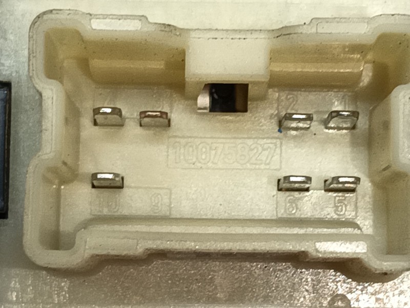 Recambio de mando elevalunas delantero izquierdo para renault clio iv (bh_) 1.5 dci 90 referencia OEM IAM 254112588R  