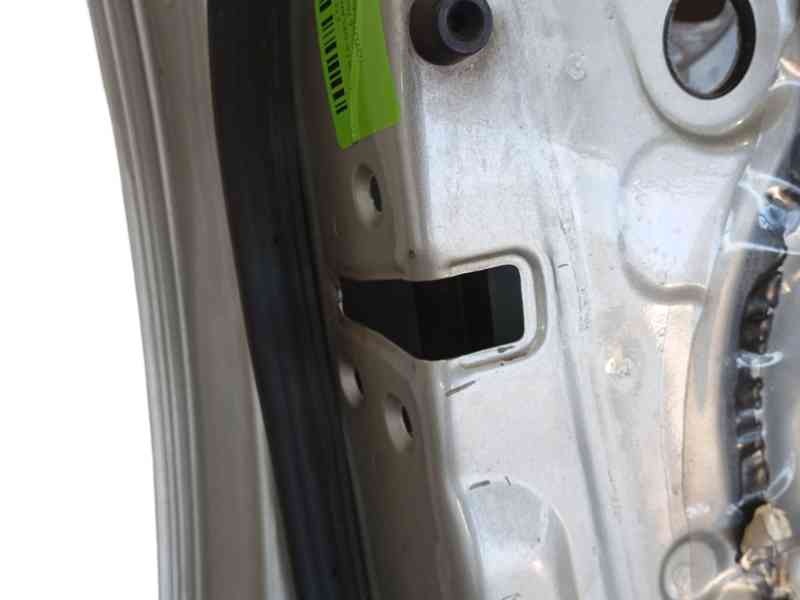 Recambio de puerta delantera izquierda para toyota avensis (_t25_) 2.0 d-4d (cdt250_) referencia OEM IAM 6700205050  