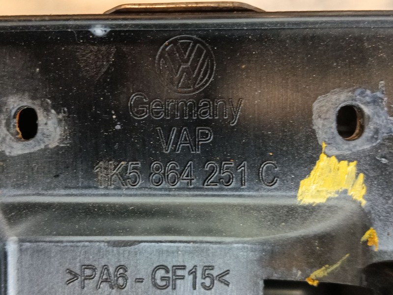 Recambio de apoyabrazos central para volkswagen scirocco (137) 2.0 tdi (103kw) referencia OEM IAM 1K0863243C 1K5864251C 