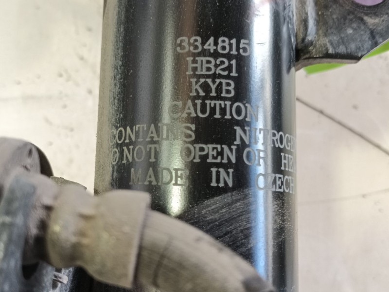 Recambio de amortiguador delantero derecho para toyota avensis (_t25_) 2.0 d-4d (cdt250_) referencia OEM IAM 4851009A03  