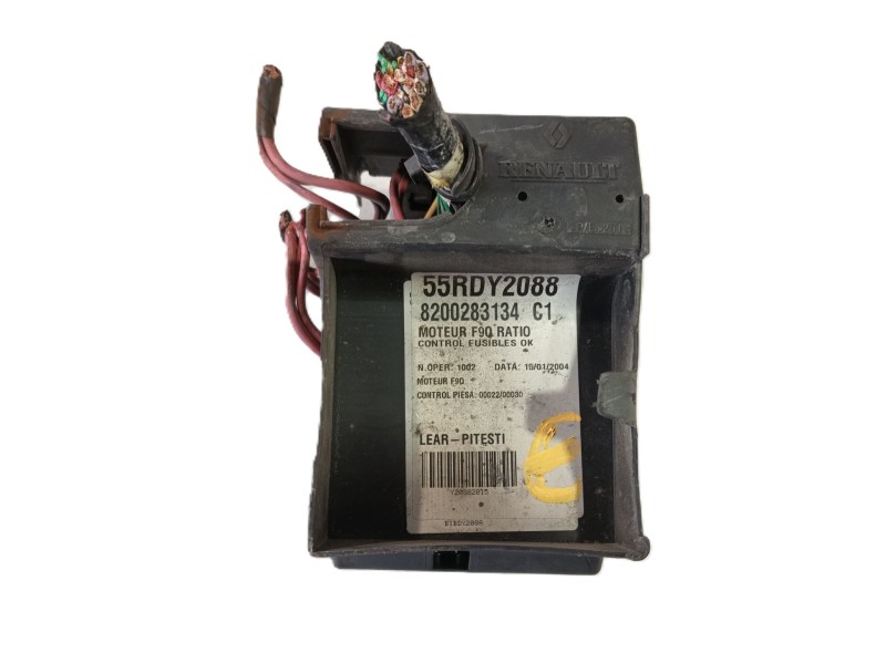 Recambio de caja fusibles delantera para renault laguna ii grandtour (kg0/1_) 1.9 dci (kg0g) referencia OEM IAM 8200064071  