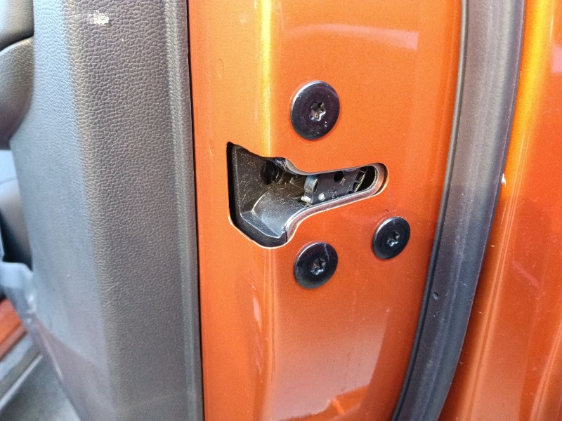 Recambio de cerradura puerta delantera derecha para mg zs suv (azs1) 1.5 vti referencia OEM IAM 10640588  