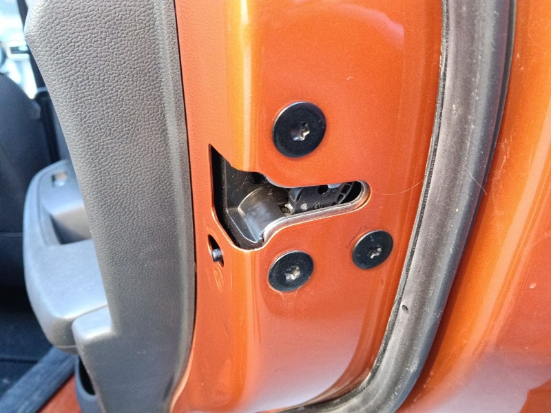 Recambio de cerradura puerta trasera derecha para mg zs suv (azs1) 1.5 vti referencia OEM IAM 10640594  