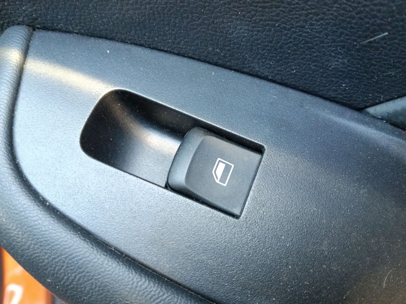 Recambio de mando elevalunas trasero derecho para mg zs suv (azs1) 1.5 vti referencia OEM IAM 10470993  