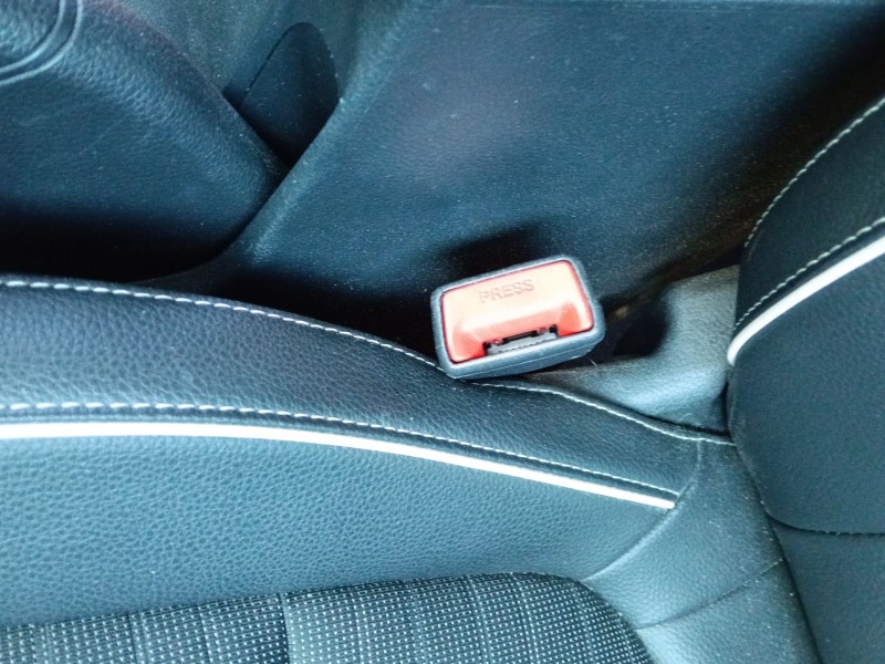 Recambio de enganche cinturon delantero izquierdo para kia stonic (yb) 1.0 t-gdi eco-dynamics+ referencia OEM IAM   