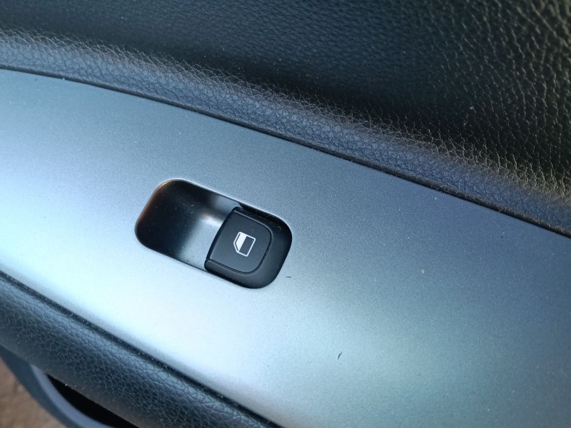 Recambio de mando elevalunas delantero derecho para kia stonic (yb) 1.0 t-gdi eco-dynamics+ referencia OEM IAM   