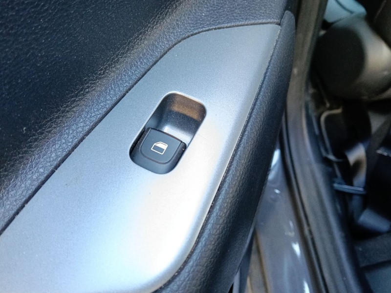 Recambio de mando elevalunas trasero izquierdo para kia stonic (yb) 1.0 t-gdi eco-dynamics+ referencia OEM IAM   
