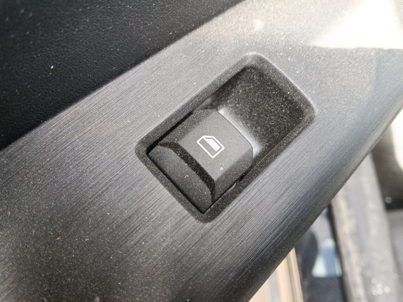 Recambio de mando elevalunas trasero izquierdo para mg zs hybrid+ 1.5 referencia OEM IAM   