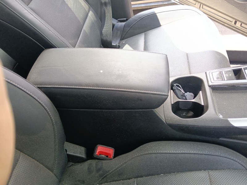 Recambio de apoyabrazos central para mg zs hybrid+ 1.5 referencia OEM IAM   