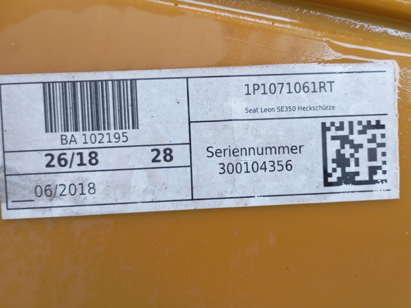 Recambio de paragolpes trasero para seat leon (1p1) 1.9 tdi referencia OEM IAM 1P0807421GRU 1P1071061RT 