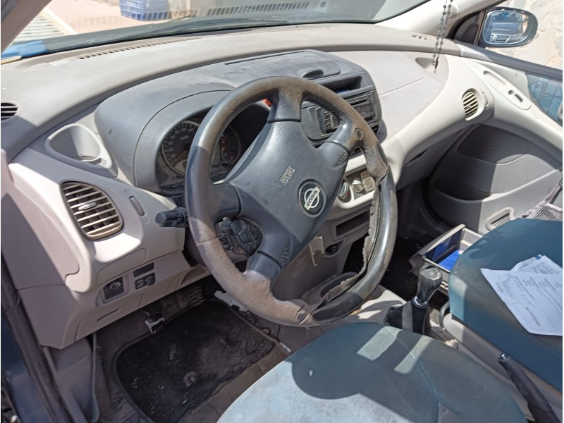 nissan almera tino (v10) del año 2000