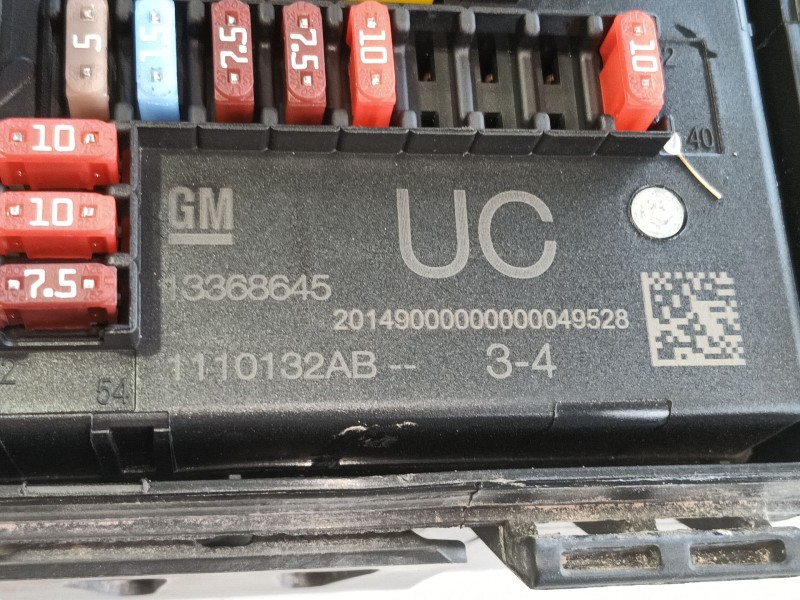 Recambio de caja reles / fusibles para opel astra j sedán 1.7 cdti (69) referencia OEM IAM 13449207  