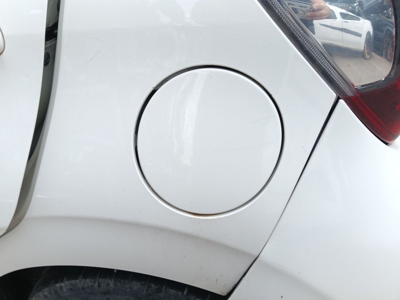 Recambio de tapa exterior combustible para peugeot 108 1.0 vti 72 referencia OEM IAM   