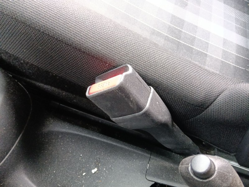 Recambio de enganche cinturon delantero derecho para peugeot 108 1.0 vti 72 referencia OEM IAM   