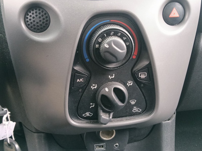 Recambio de mando calefaccion / aire acondicionado para peugeot 108 1.0 vti 72 referencia OEM IAM   