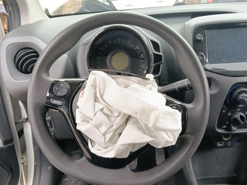 Recambio de volante para peugeot 108 1.0 vti 72 referencia OEM IAM   