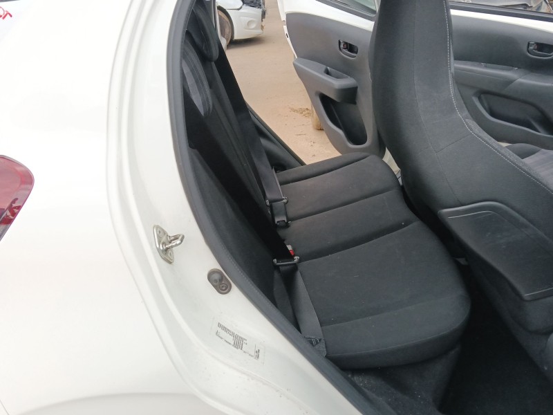 Recambio de asientos traseros para peugeot 108 1.0 vti 72 referencia OEM IAM   