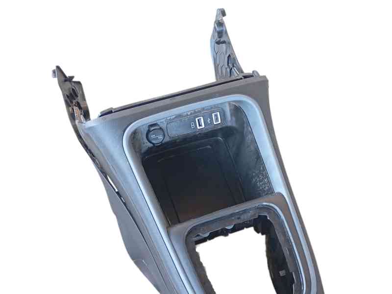 Recambio de apoyabrazos central para jeep avenger 1.2 turbo 100 referencia OEM IAM  735763546 