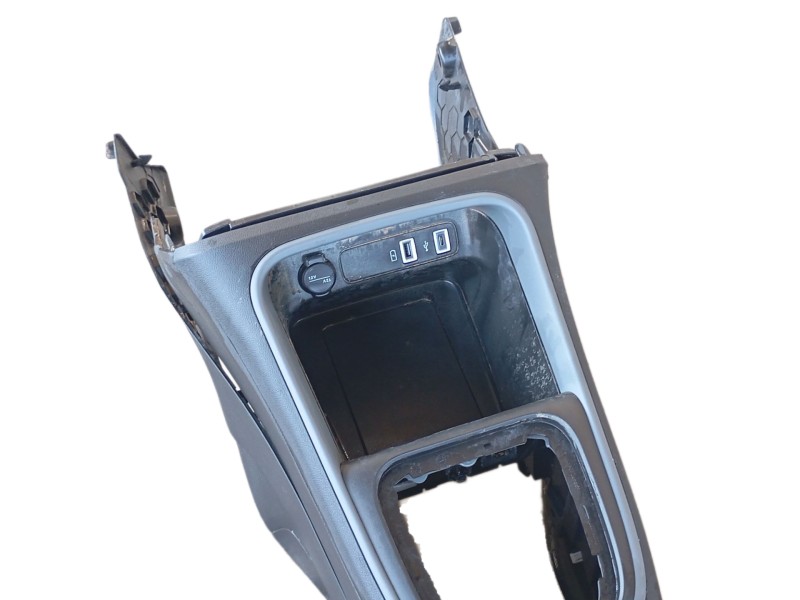 Recambio de apoyabrazos central para jeep avenger 1.2 turbo 100 referencia OEM IAM  735763546 